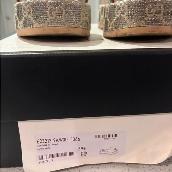 Gucci Silver Sandals with Glittery Design - Picture 4 of 4